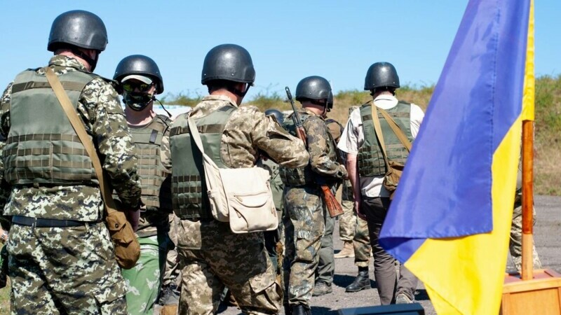 Ministrul Economiei respinge afirmaţiile Kievului potrivit cărora România furnizează armament Ucrainei