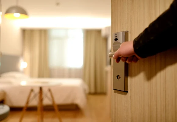 La ce să fii atent când te cazezi în camera de hotel: dezvăluirile unui expert din industria hotelieră