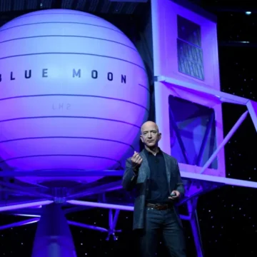 Jeff Bezos a semnat un contract cu NASA. Astronauții vor putea fi trimiși din nou pe Lună, pentru misiunea Artemis