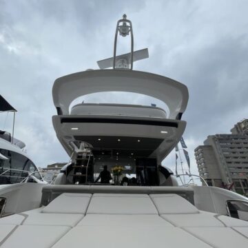 FOTO. Cum arată interiorul unui iaht de 3,7 milioane de dolari? Vasul are trei dormitoare și zonă pentru petreceri