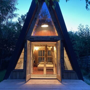 Tiny House Festival, primul festival de locuințe mobile din Europa de Est, are loc la Râșnov în acest weekend. Vor fi prezenți 15 producători de case modulare