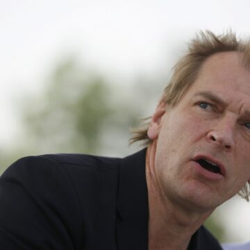Moartea Actorului Britanic Julian Sands, Confirmată. Rămășițele Umane Găsite Sâmbătă în Munții Din California Sunt Ale Sale