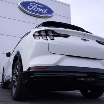 Peste 140.000 de mașini ale Ford au fost rechemate în service din cauza riscului de incendiu la motor. Care sunt modelele vizate