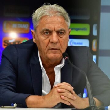 Sorin-cartu.jpg Sorin Cârţu a anunţat care este cel mai important om la Universitatea Craiova
