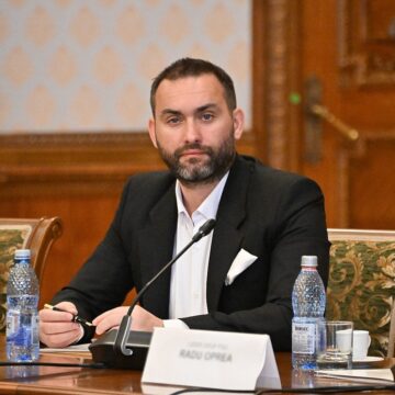 edit-33678795933513384617471851704229602170662909n-1.jpg Cum A încercat Un Senator PNL Să-i Păcălească Pe Colegii De La PSD Care Au Cerut Revocarea Unui Liberal Din Consiliul Național De Integritate. „Nu Ne Lua De Proști! Cum Să Ai Majoritate Cu 6 Voturi Din 13?”