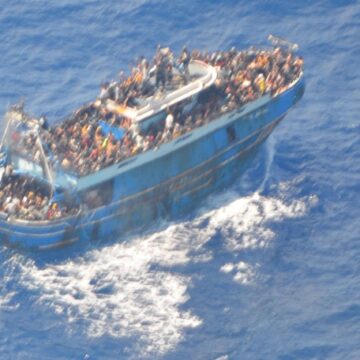 hepta7210003-scaled.jpg Supraviețuitorii Tragediei Din Mediterană Spun Că Frânghia Aruncată De Garda De Coastă A Greciei A Provocat Naufragiul Navei Cu Migranți