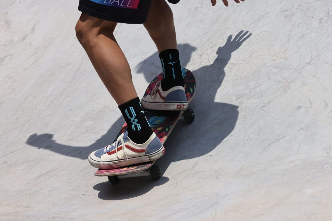 De ce au pornit cinci fete într-o călătorie de 5.000 de kilometri cu skateboardul prin Europa: „Este foarte riscant”