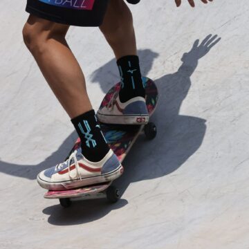 De ce au pornit cinci fete într-o călătorie de 5.000 de kilometri cu skateboardul prin Europa: „Este foarte riscant”
