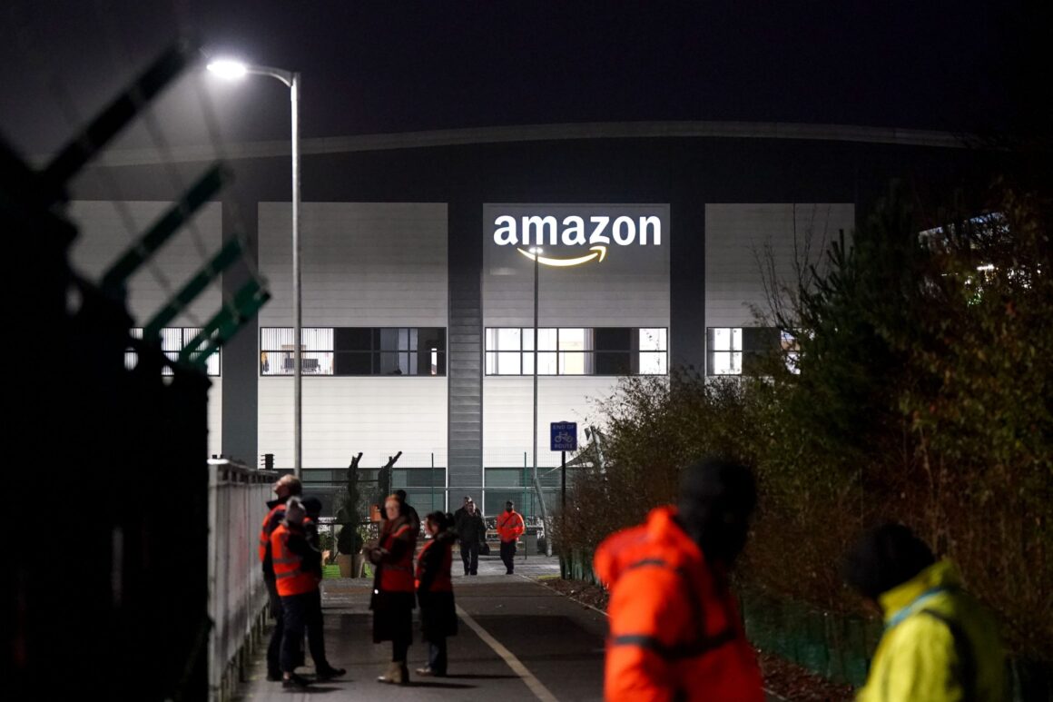 Amazon și-a spionat clienții prin camera instalată în soneria Ring
