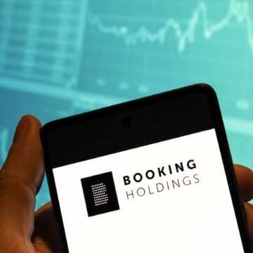 Următoarea ta vacanță ar putea fi planificată de un agent de turism virtual. Booking.com anunță noul planificator de călătorii A.I.