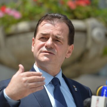 Ludovic Orban A Fost Agresat De Protestatarii AUR La Intrarea în Parlament: „Am Fost Scuipat, Lovit, înjurat”. VIDEO
