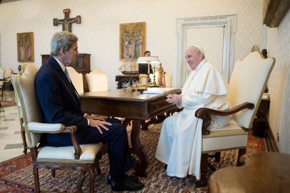 Papa Francisc Este într-o Formă Excelentă, Spune Emisarul American Pentru Climă, Cu Care A Avut O întâlnire Privată