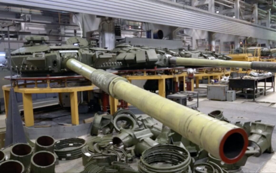 Rusia A Ajuns Să Cumpere Propriile Piese Militare Exportate în Asia, Pentru A-și Moderniza Tancurile Vechi Din Depozite