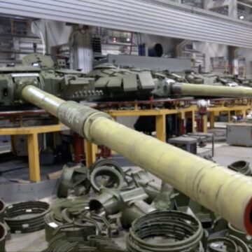 profimedia-0733307868-scaled.jpg Rusia A Ajuns Să Cumpere Propriile Piese Militare Exportate în Asia, Pentru A-și Moderniza Tancurile Vechi Din Depozite