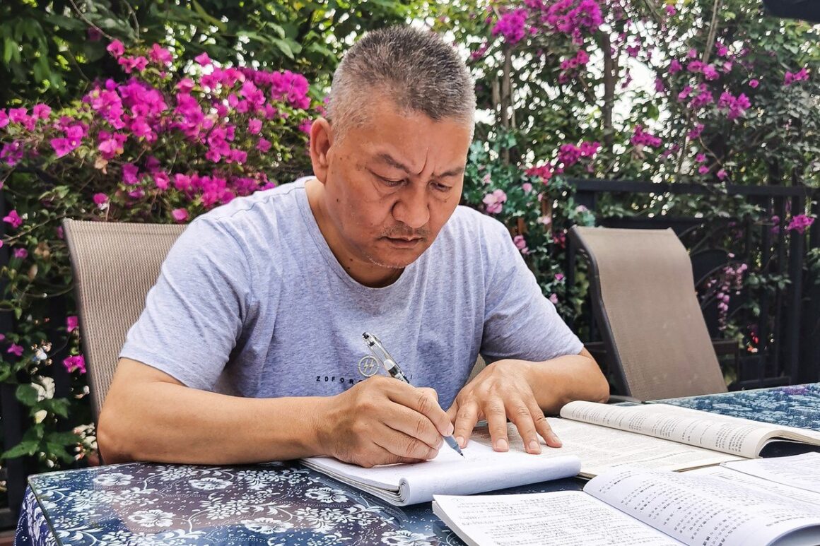 Un milionar chinez dă Bacalaureatul pentru a 27-a oară. „Mi-am dorit foarte mult să devin un intelectual”