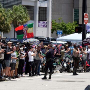 profimedia-0783166042-scaled.jpg Donald Trump A Ajuns La Tribunalul Din Miami Pentru A Fi Pus Sub Acuzare în Cazul Mar-a-Lago