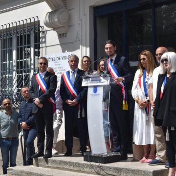 Un Primar Refuză Invitația Lui Macron, Care A Chemat La Elysée 220 De Edili Ai Orașelor Afectate De Violențe: „Nu Vreau Recepții și Cuvinte Bombastice, Ci Să Restabilească Ordinea”