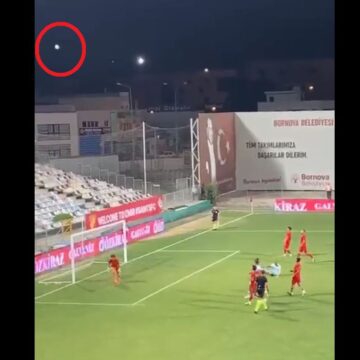 Asa-ceva-mai-rar-fotbalistul-din-nationala-Angliei-a-trimis-mingea-peste-stadion-din-penalty-Comentatorii-au-luat-o-razna-cand-au-vazut-executia.jpg Așa ceva mai rar: fotbalistul din naționala Angliei a trimis mingea peste stadion din penalty! Comentatorii au luat-o razna când au văzut execuția: „Credea că e lovitură liberă”