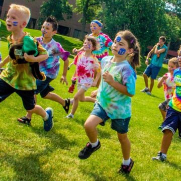 Daycamp.jpg Interacțiunile cu ceilalți copii le crește celor mici încrederea în sine