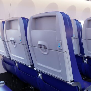 Vacanță pe aeroport. Controlorii de trafic avertizează că un zbor din trei ar putea fi anulat