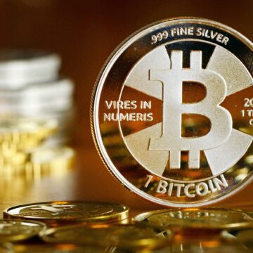Bitcoin, la cel mai ridicat nivel din ultimele treisprezece luni. Cum a reușit să recupereze moneda digitală