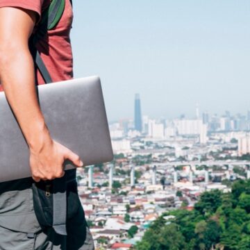 Țara care lansează un program de muncă la distanță pentru a atrage nomazii digitali. Cum funcționează noul sistem de lucru