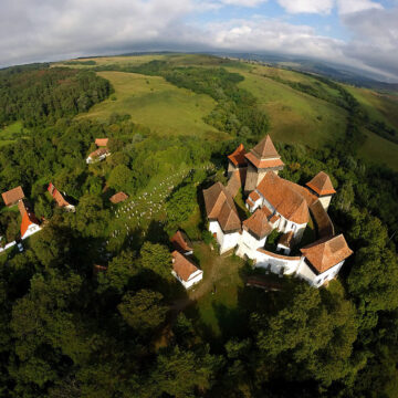 Cele mai instagramabile locații din România. Biserica Fortificată din Viscri oferă un cadru ideal pentru fotografii