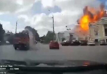 Momentul în Care O Rachetă Ucraineană Lovește Oraşul Rusesc Taganrog, Surprins într-o Filmare