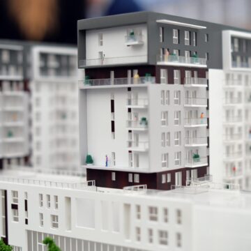 Tranzacțiile imobiliare au scăzut cu 20-30%. De ce nu scad și prețurile apartamentelor imobiliare
