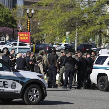 Schimb De Focuri în Dakota De Nord. Un Polițist și Suspectul Principal Au Fost împușcați Mortal