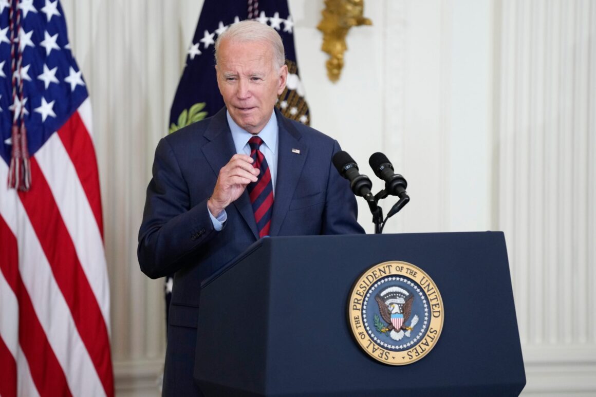 Joe Biden Explică De Ce A Luat „decizia Dificilă” De A Trimite Kievului Bombe Cu Dispersie: „Ucrainenii Rămân Fără Muniție”
