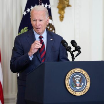 Joe Biden Explică De Ce A Luat „decizia Dificilă” De A Trimite Kievului Bombe Cu Dispersie: „Ucrainenii Rămân Fără Muniție”