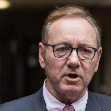 Kevin Spacey, achitat pentru acuzațiile de agresiune sexuală. Actorul a plâns la aflarea verdictului