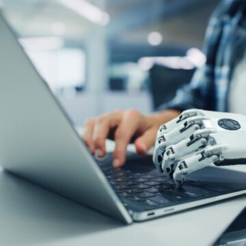 Inteligența artificială generează concedieri în domeniul tehnologic. Ce companii reduc forța de muncă umană din cauza A.I.