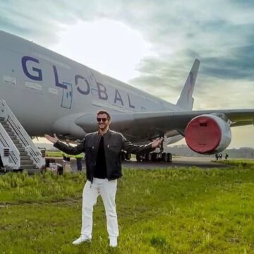 Un influencer își face companie aeriană. Cum vrea să readucă confortul zborurilor cu avionul