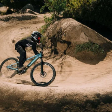 ONYX lansează bicicletele electrice ZLR și LZR PRO. Pot atinge viteza maximă de 50 km/h