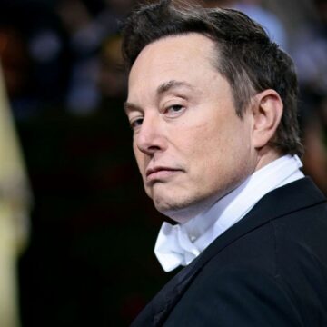 Elon Musk spune că X va păstra veniturile din publicitate de la creatorii de conținut care nu au un abonament premium Blue