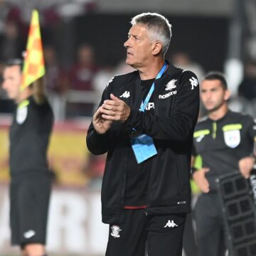 Moment-socant-cu-Cristiano-Bergodi-si-un-fan-al-Rapidului-azi-noapte-dupa-meciul-cu-Petrolul.jpg Moment șocant cu Cristiano Bergodi și un fan al Rapidului, azi-noapte, după meciul cu Petrolul!