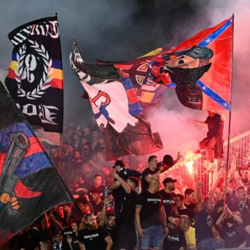 Peluza-Sud-a-protestat-impotriva-lui-Gigi-Becali-si-a-lui-Marcel-Ciolacu-la-meciul-dintre-CSA-Steaua-si-Chindia-Targoviste-scaled.jpg Peluza Sud a protestat împotriva lui Gigi Becali și Marcel Ciolacu