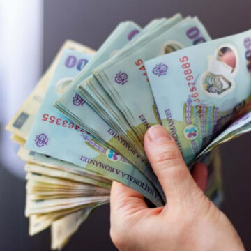 Pe ce cheltuie cei mai mulți bani familiile din fiecare județ? Bucureștenii alocă cele mai multe resurse financiare pentru îmbrăcăminte și medicamente