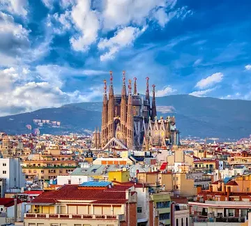 barcelona.webp.webp Cum să te bucuri de Barcelona de la înălțime? Vara asta, marile hoteluri și-au pregătit piscina de pe acoperiș