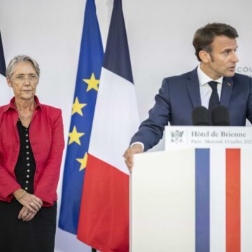 Politico: Cel Mai Bogat Om Din Lume A Făcut Presiuni Asupra Lui Macron Să O Demită Pe Prim-ministra Elisabeth Borne