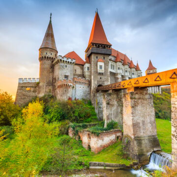 castelul-corvinilor-castelul-huniazilor.jpg Castelul Corvinilor Sau Castelul Huniazilor – Istoric și Legendă. Ce Poți Vizita