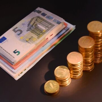Cum să devii milionar din economii? Iată cele trei reguli
