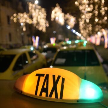 Un Taximetrist Din Botoșani A Returnat Unui Client O Pungă Uitată Cu 40.000 De Euro: „Ce Să Păstrez Dacă Nu E Al Meu Lucrul?”