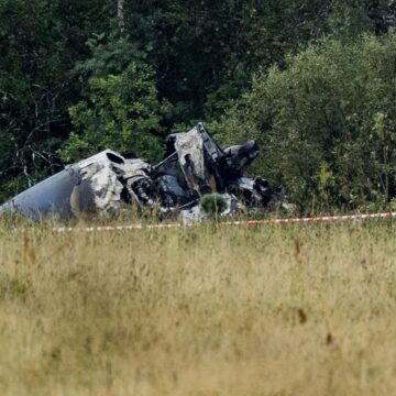 Cutia neagră a avionului prăbușit în care se afla Evgheni Prigojin, găsită de anchetatori: „O examinare amănunțită a locului continuă”