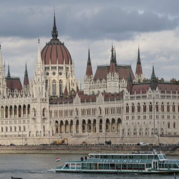 Economia Ungariei se prăbușește și trage după ea întreaga regiune. Ce se întâmplă cu România? ungaria