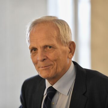 theodor-stolojan-hepta.jpg Theodor Stolojan, despre reforma pensiilor speciale: O caricatură
