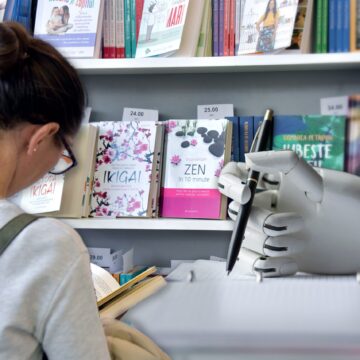 În țara în Care 8 Din 10 Cărți Sunt Piratate Se Tem Scriitorii și Traducătorii De Inteligența Artificială? „Noi, în România, Ne Gândim La Supraviețuire”