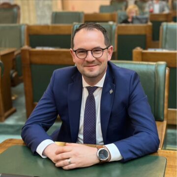 Un senator care a fost în USR a anunțat în plenul Parlamentului că se înscrie în PSD